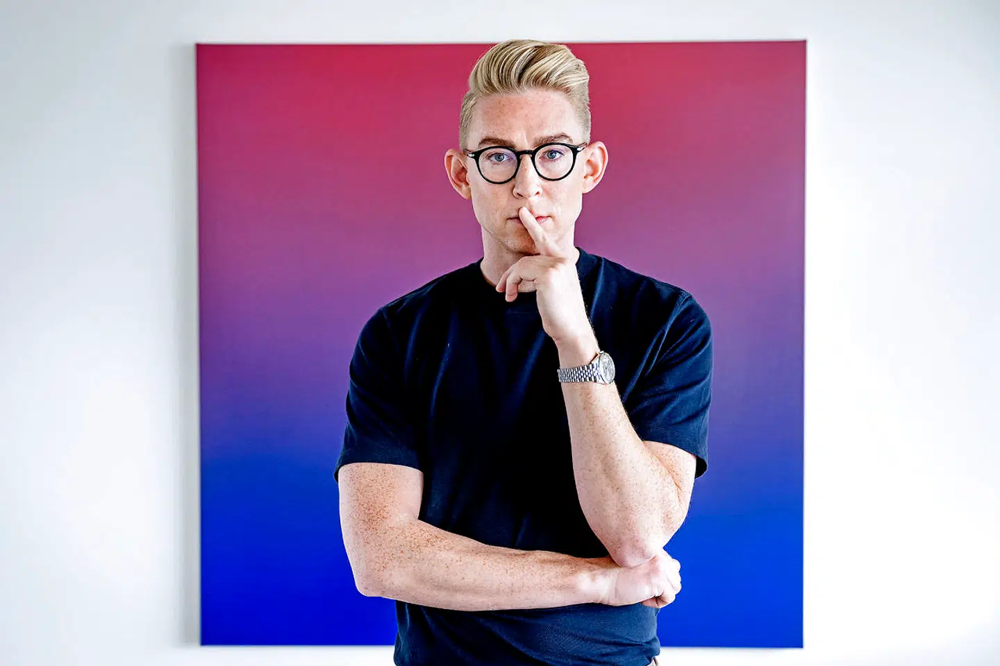 Selvom han i den grad er kommet efter det, var det der med kærester ikke noget, som Emil Thorup interesserede sig vildt meget for som ung.