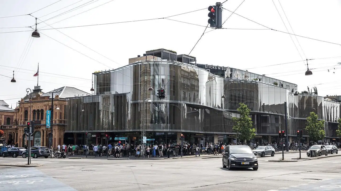 Lørdag 19. juni 2021 åbnede Astralis Nexus, esportsorganisationens nye gamingcenter, på Tivolihjørnet i København. Stort set siden har centeret dog måtte holde lukket.
