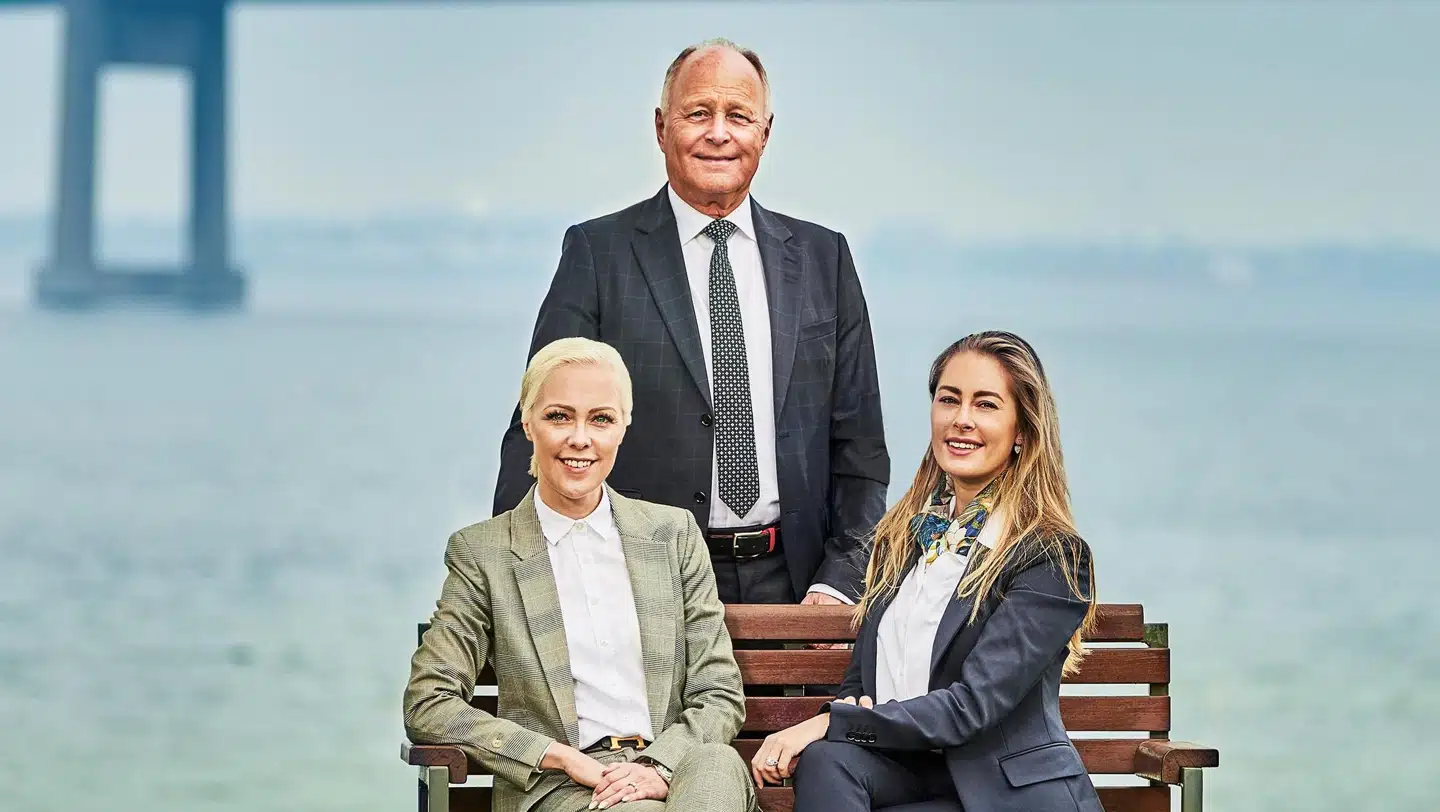 Torben Østergaard-Nielsen ses her med sine to døtre.