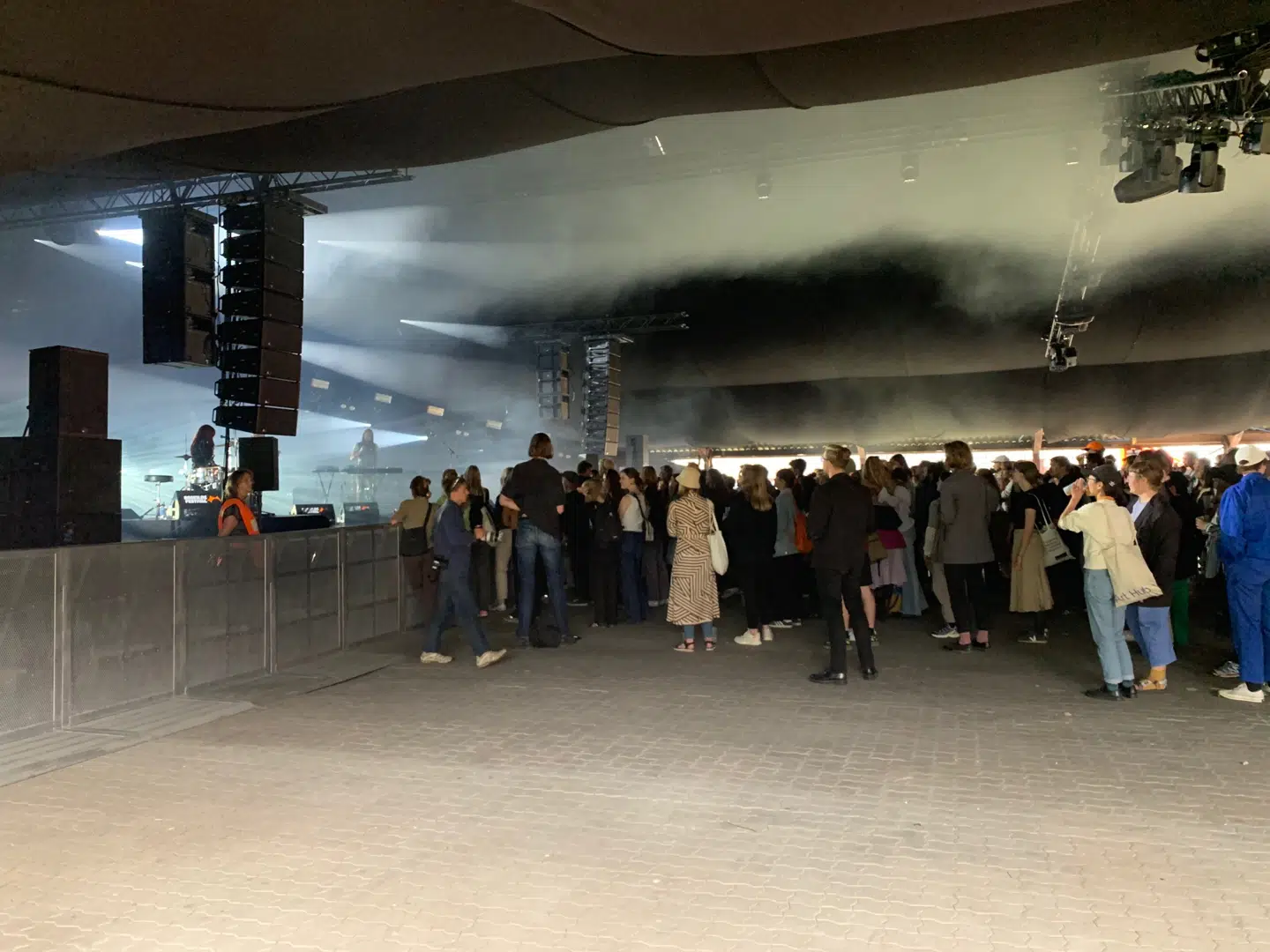 Første musiknavn torsdag, ML Buch, havde svært ved at trække det store publikum til scenen.