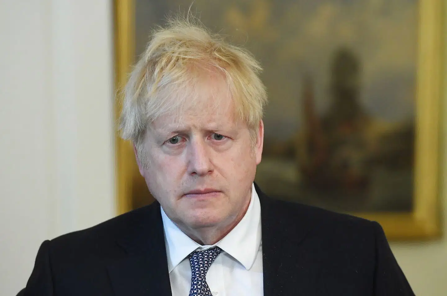 Skandalen om sundhedsminister Matt Hancock får nu presset på Boris Johnson til at vokse. EPA/FACUNDO ARRIZABALAGA / POOL