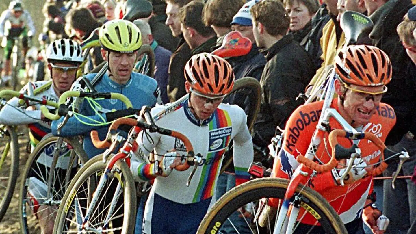 Adri van der Poel (th.) var også en dygtig cykelrytter. Her ses han ved cykel-cross eventet Grand Prix of Belgium.