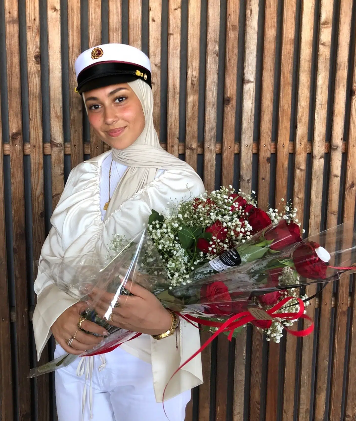 Mariam Hussein El-Khodr er blevet student og har fået sig en masse 12-taller på eksamensbeviset. Privatfoto.