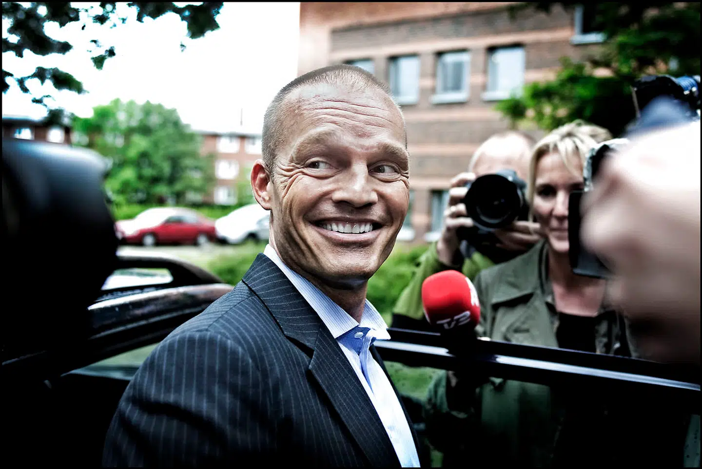 Stein Bagger har skiftet navn efter svindelsagen og kalder sig nu Sten Hansen. Angivelig benytter han også navnene Sten Stocazi, Sten Patrick og Sten Berggren, har computerworld beskrevet.