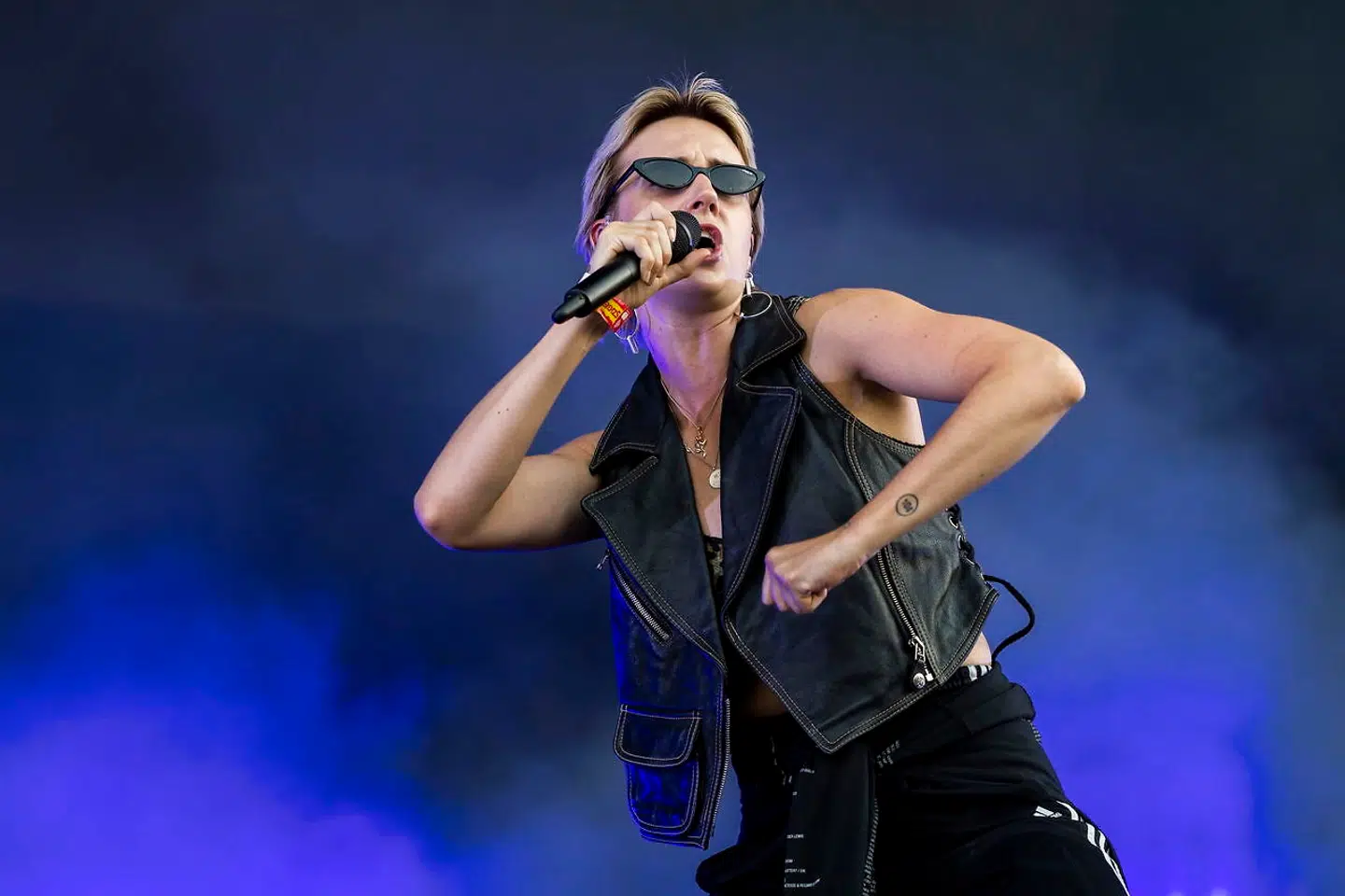 epa06948033 Danish singer and songwriter Karen Marie Aagaard Orsted Andersen, known by her stage name MO, performs at the 26th Sziget (Island) Festival on Shipyard Island, Northern Budapest, Hungary, 13 August 2018. The Sziget Festival is one of the biggest cultural events of Europe offering art exhibitions, theatrical and circus performances and above all music concerts. The festival runs between 08 and 15 August. EPA/Marton Monus HUNGARY OUT