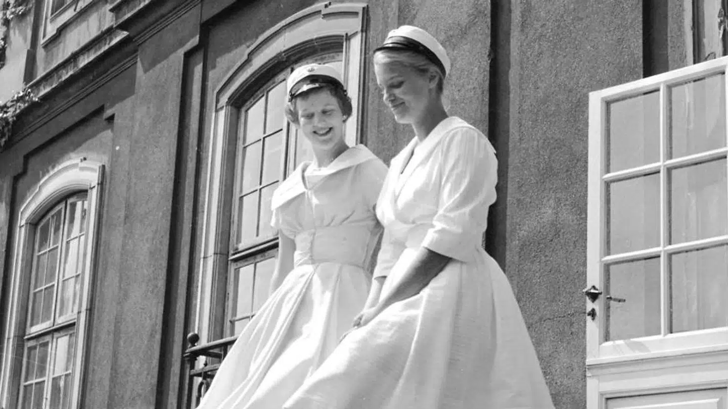 Dronning Margerethe er godt bekendt med Juelsberg, da det er hendes veninde, Birgitta Hillingsøes barndomshjem. Dronning Ingrid og Frederik 9. kom meget på Juelsberg.