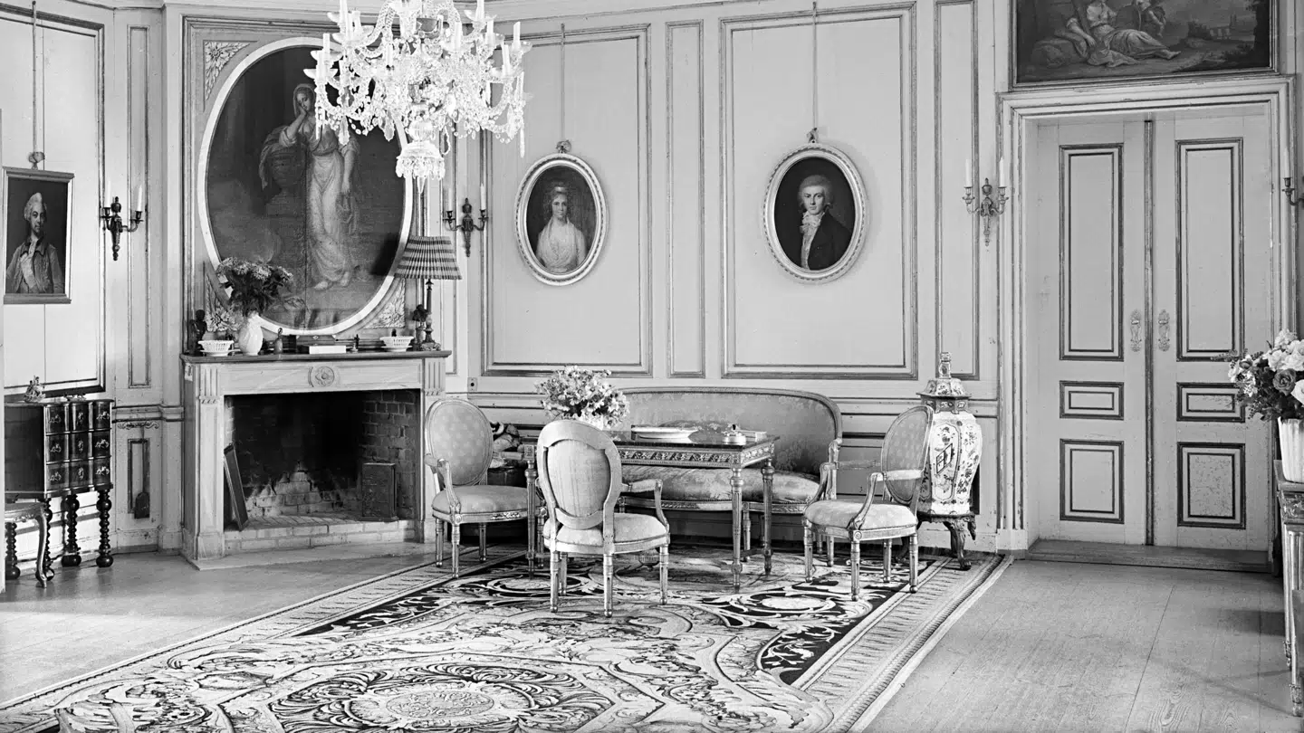Solkongens tæppe fotograferet af Nationalmuseet i 1955.