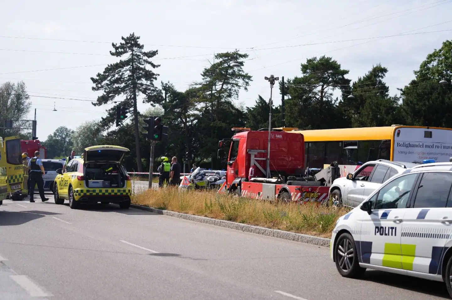 Her kørte en motorcyklist og en bilist ind i hinanden. Motorcyklisten er kørt på Rigshospitalet. Foto: Byrd / Marcus Mørk