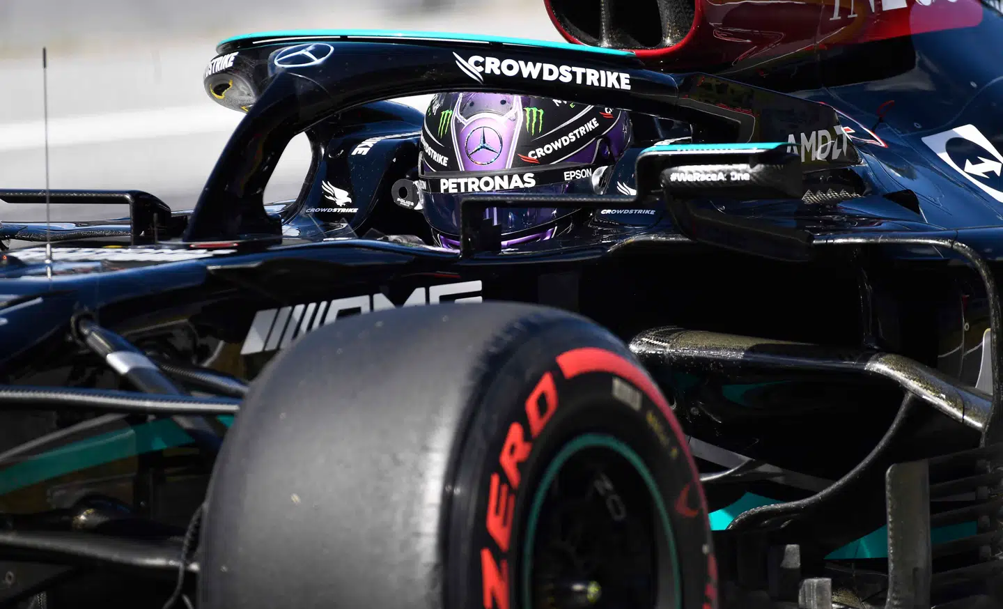 Lewis Hamiltons teorier om Red Bull-Hondas mange 'nye' hestekræfter afvises fra alle sider.