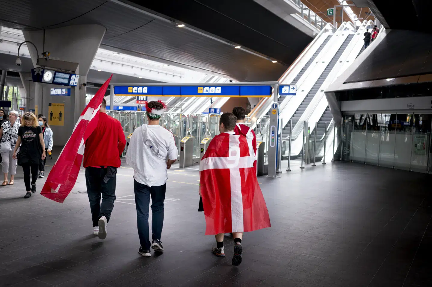 Danske fans i Amsterdam skal have en negativ coronatest for at komme på stadion for at se landskampen lørdag aften.