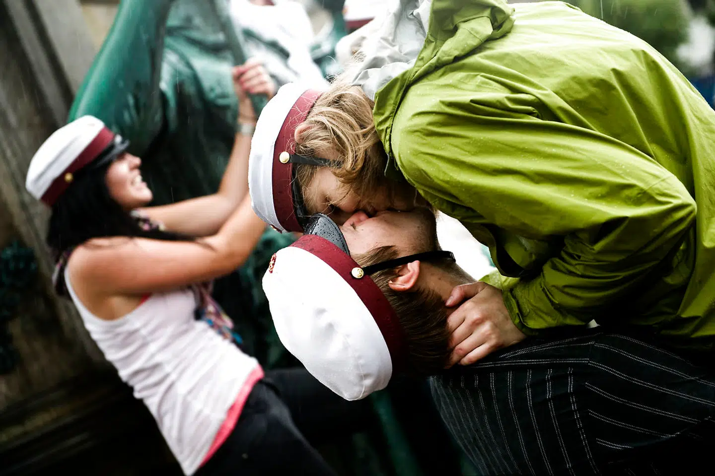Det kan høres, når studenterne springer ud. (Arkivfoto)