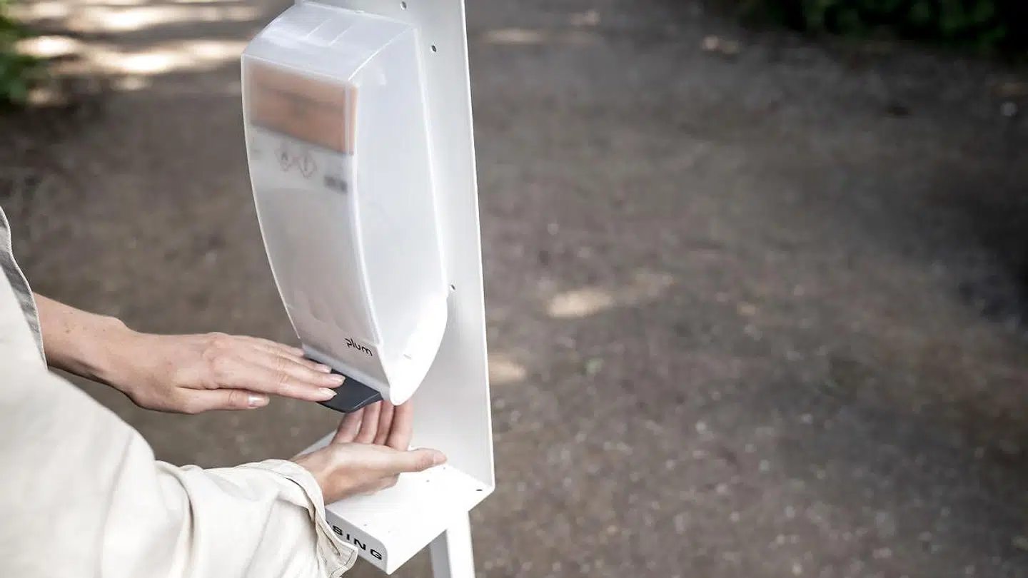 Håndsprit er blevet fast inventar mange steder i det danske samfund.