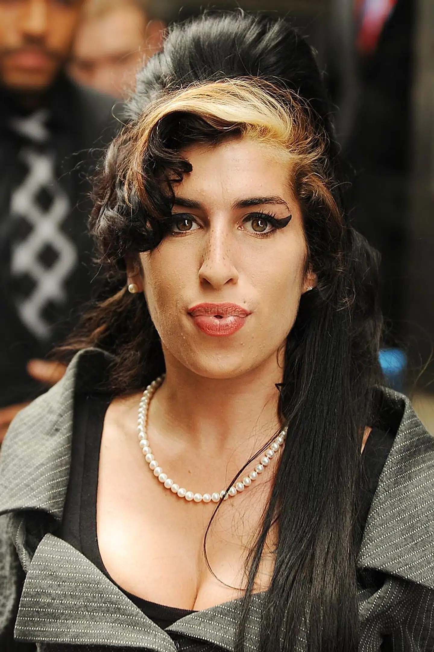 (FILES) A picture taken on July 23, 2009 shows British singer Amy Winehouse during a break in her trial outside Westminster Magistrates Court in London. Presented out of competition at Cannes Film Festival 2015, the documentary about the singer will be released in theaters on July 8, 2015, portraying the tragic journey of her 27 years. She died in 2011. AFP PHOTO/Ben Stansall