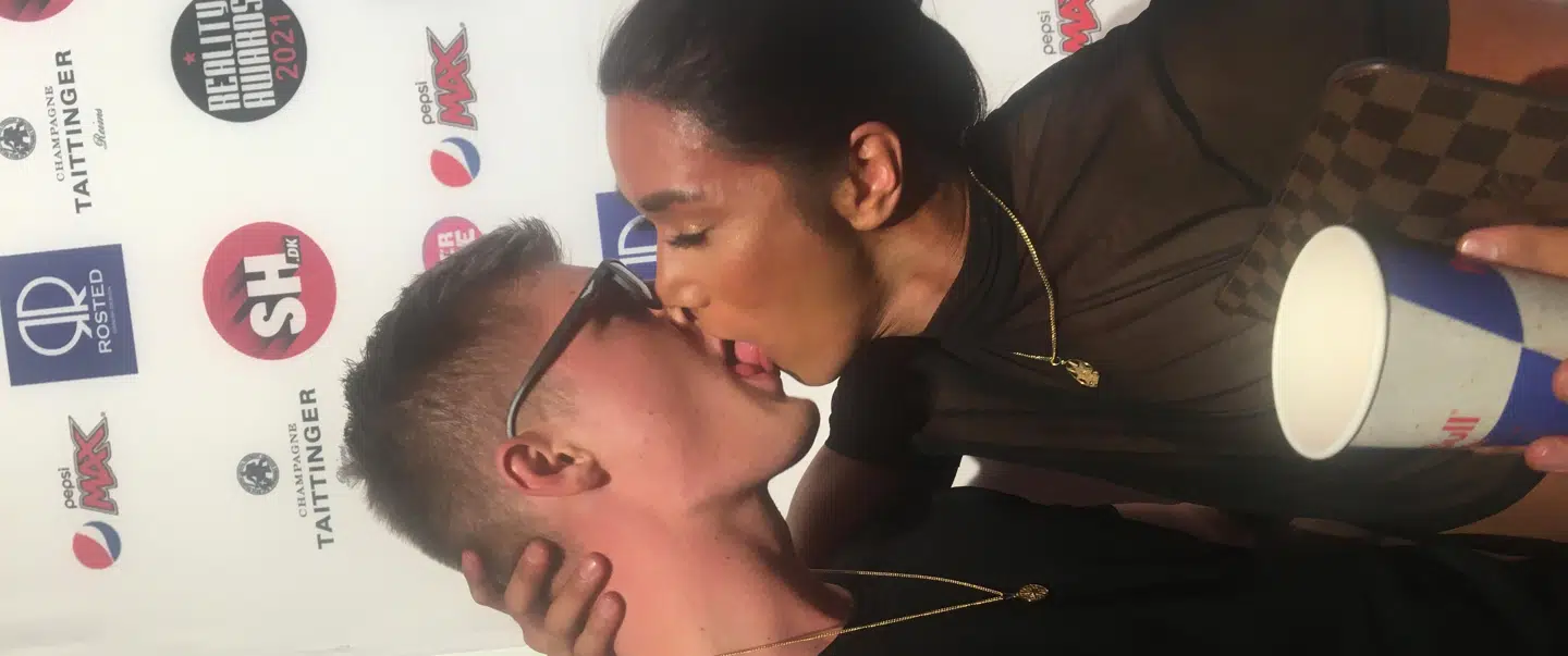 Også 'Ex on the Beach'-deltageren Asbjørn Nielsen blev mandagen efter Reality Awards PCR-testet positiv for corona. Til eventet delte ham og Sy Lee mundvand ud på aftenen.