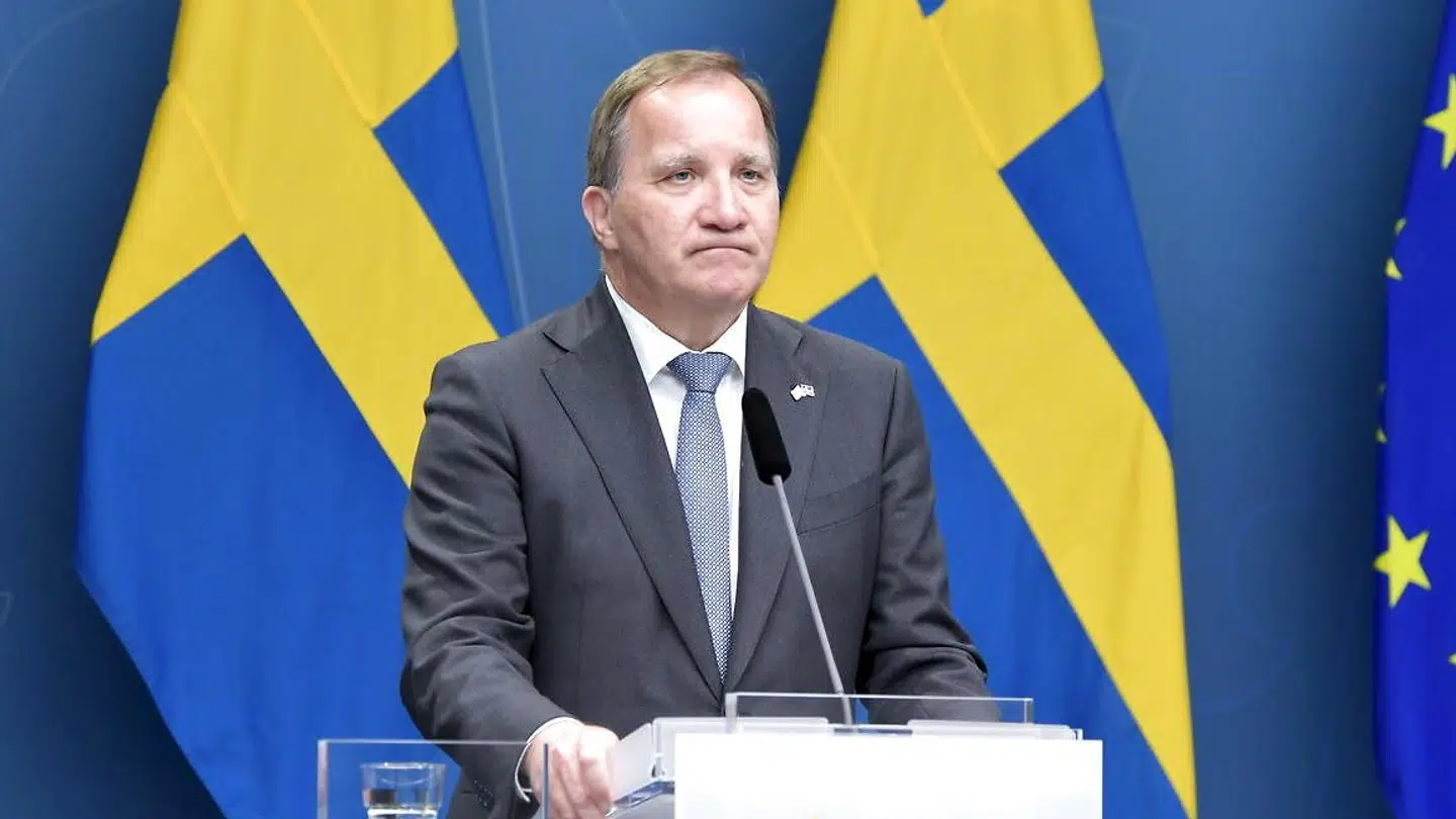 En mellemfornøjet Stefan Löfven har nu en uge til at beslutte om hans regering går af eller udskriver valg.