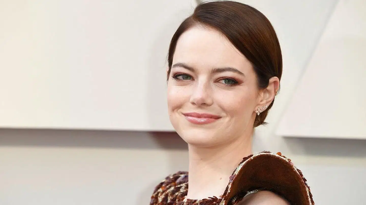 Emma Stone er også iført brillerne i filmen.