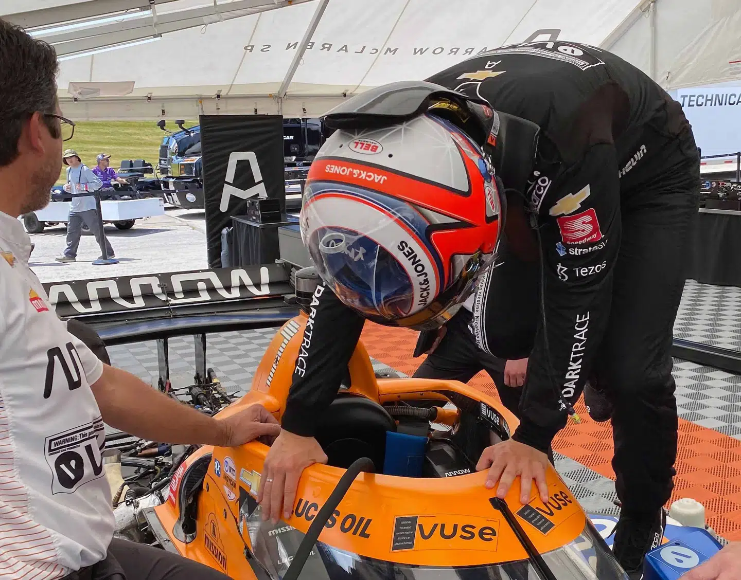 Kevin Magnussen IndyCar-debut sluttede da hans motor lukkede ned efter 34 omgange på Road America