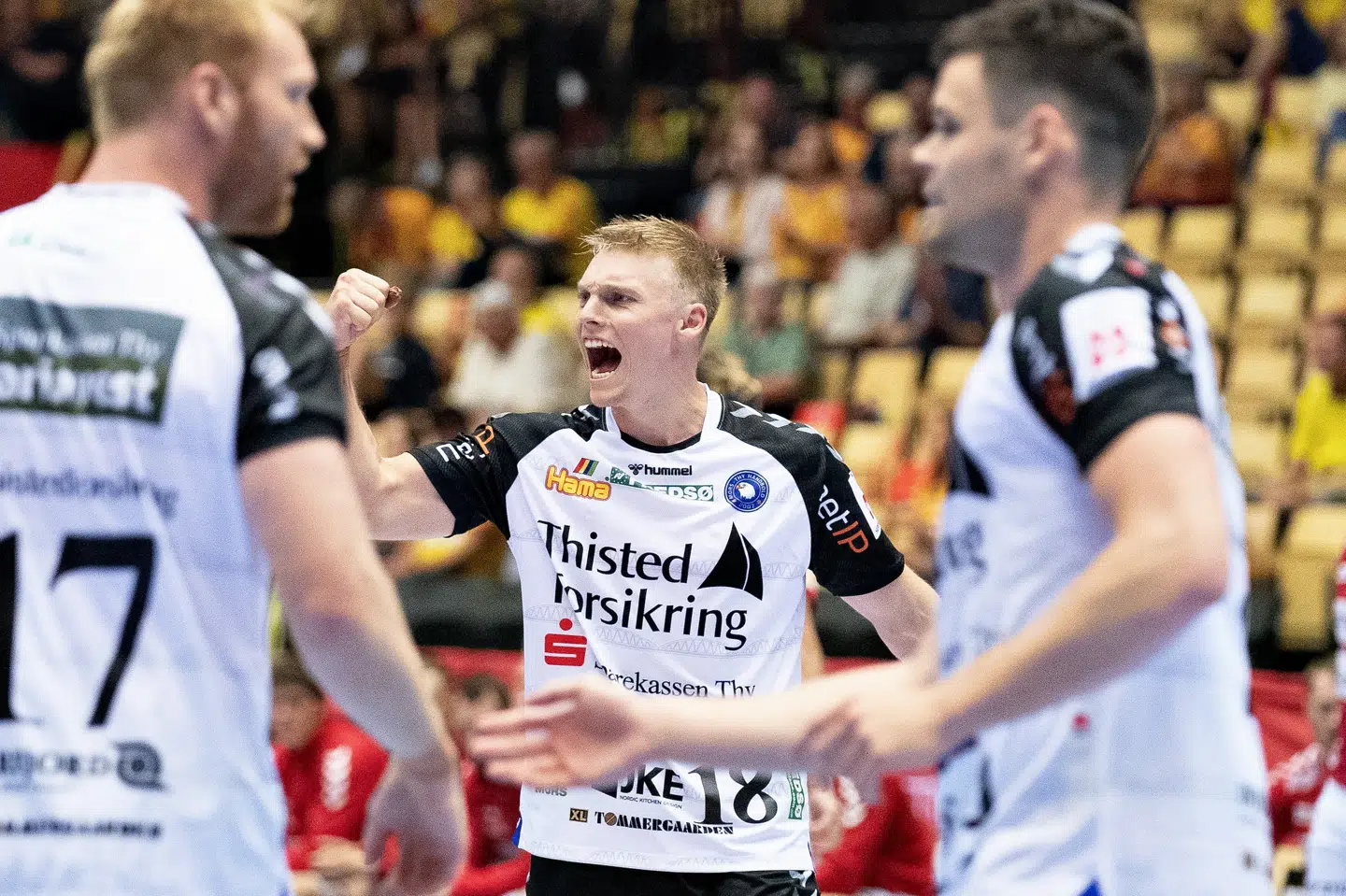 Emil Bergholt og resten af Mors-Thy-truppen kunne juble over klubbens første trofæ. Henning Bagger/Ritzau Scanpix