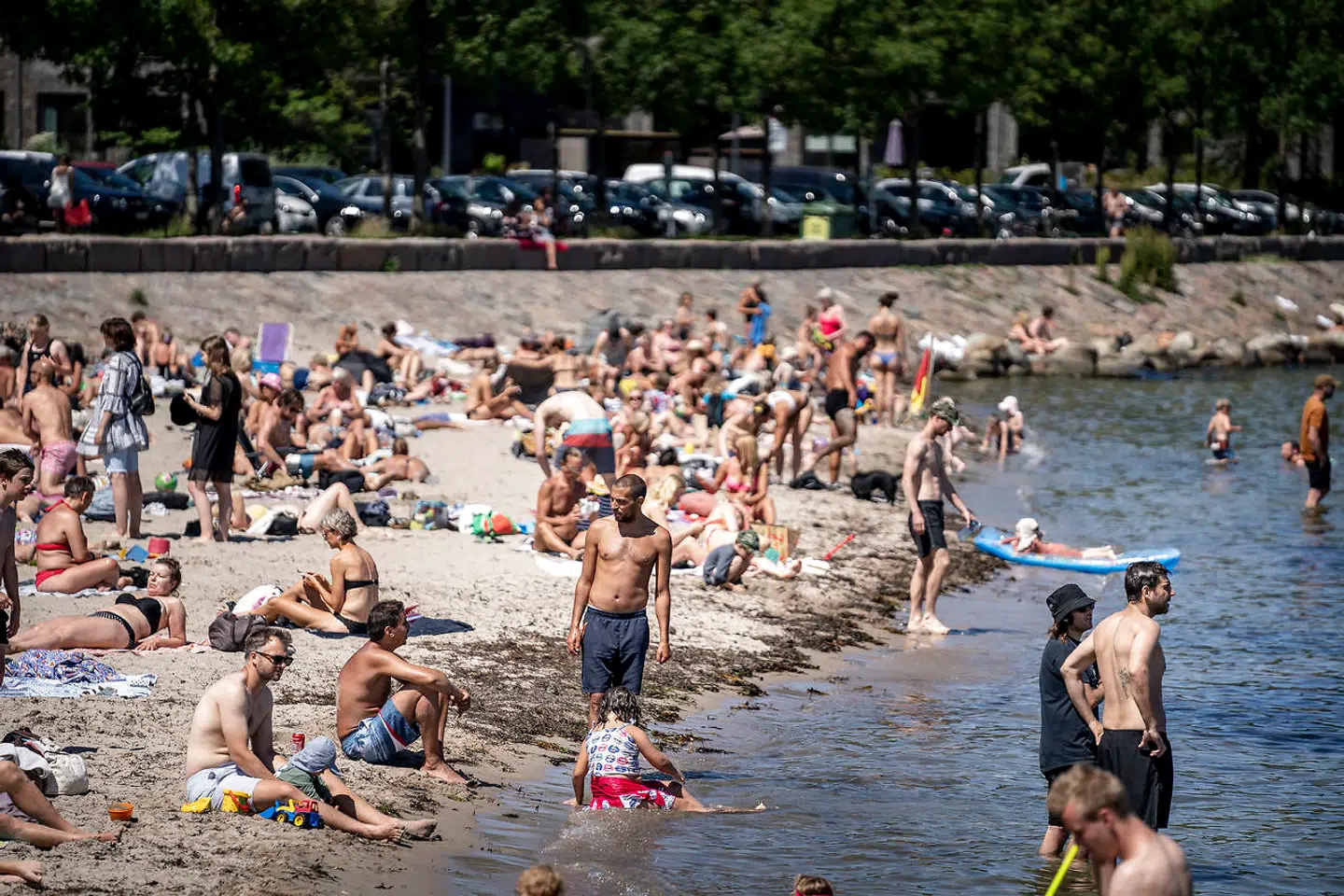 Strande, havnebade og badesøer bliver nok et hit blandt danskerne, når hedebølgen rammer torsdag. Her er det Svanemøllen Strand nær København.