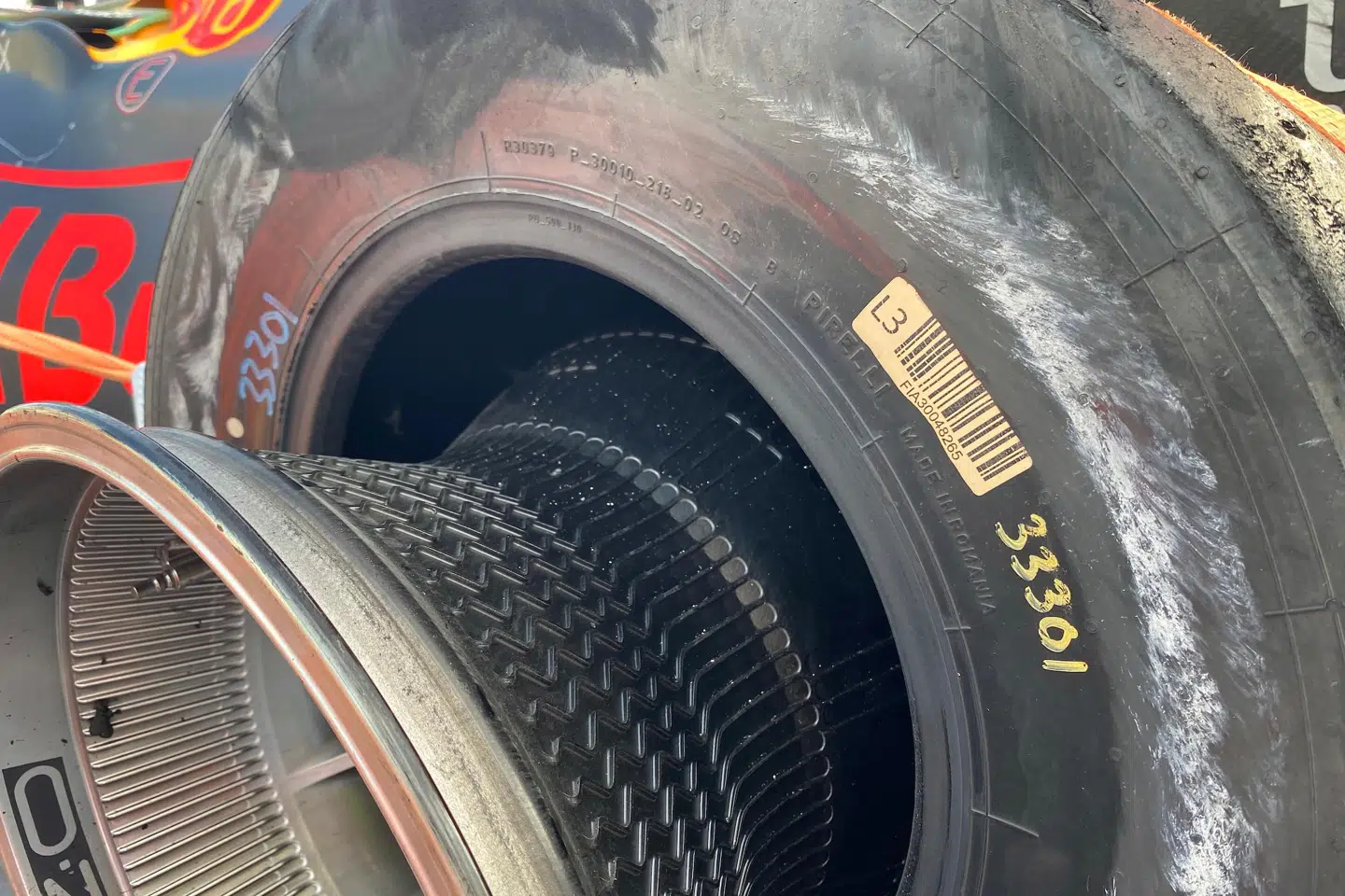 Venstre bagdæk på Max Verstappens Red Bull efter crashen i Azerbaijan.