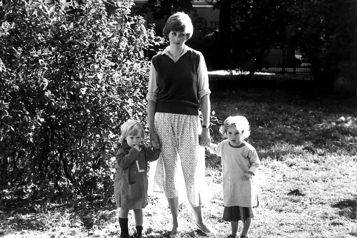 Her ses det ikoniske billede af lady Diana Spencer, hvor hendes nederdel blev gennemsigtig.