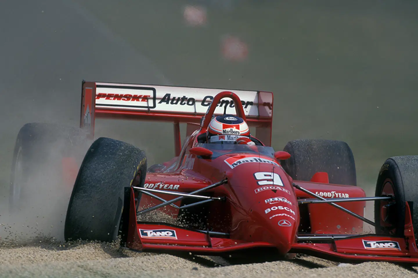 Jan Magnussen kørte både før og efter sin Formel 1-karriere i IndyCar-serien. Her udgår han på Road America-banen i 1996.