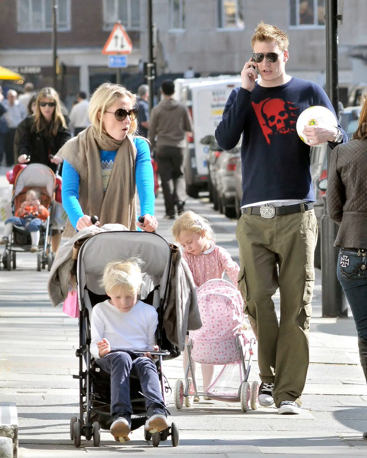 Caroline Fleming har sønnen Nicolas fra sit forhold til fodboldspiller Nicklas Bendtner. Året efter, at Nicolas kom til verden, gik de fra hinanden. Her ses de med Caroline Flemmings to ældste børn fra ægteskabet med Rory Fleming.
