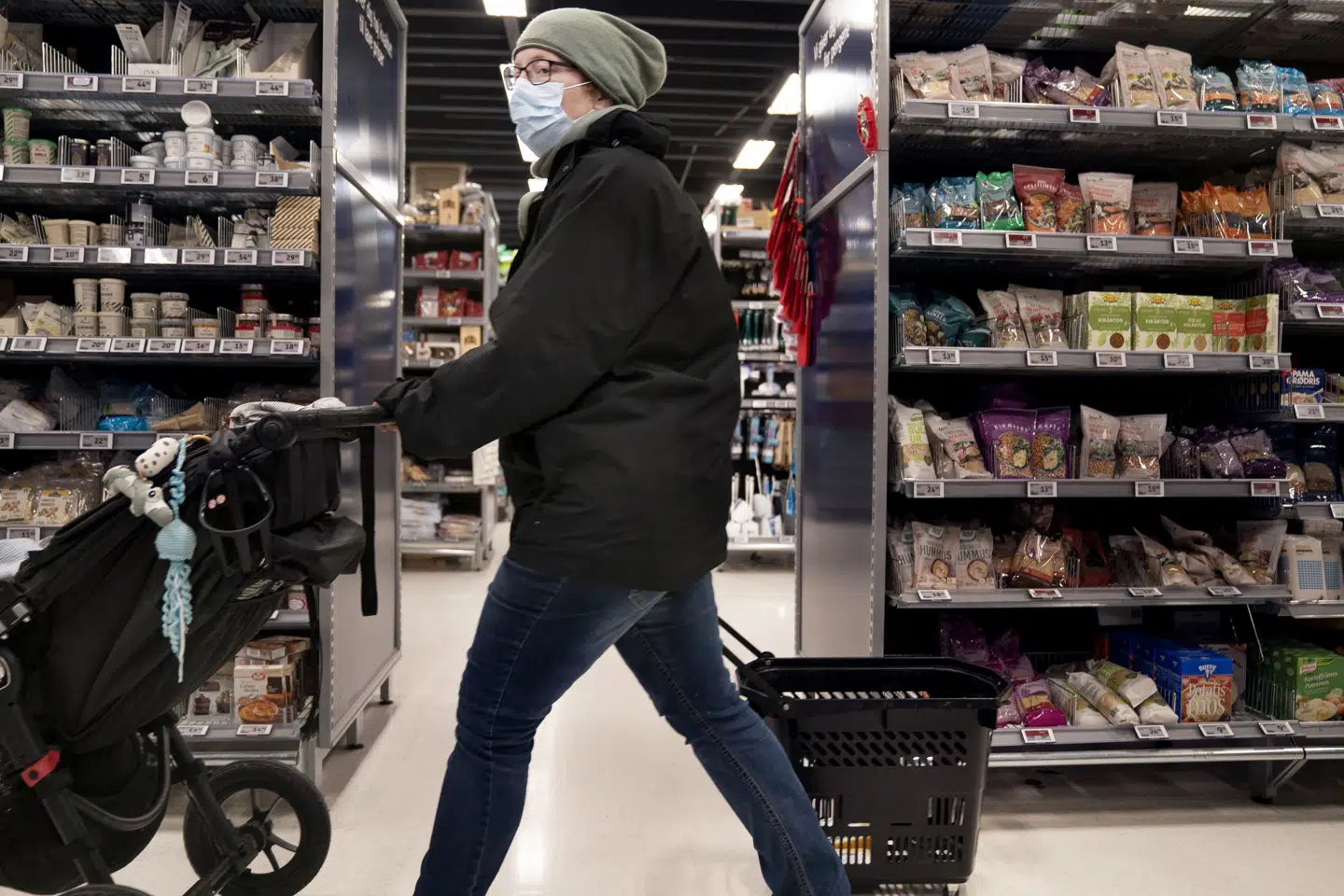 Mundbindskrav i butikker er en af de restriktioner, der nu er fjernet. (Arkivfoto) Liselotte Sabroe/Ritzau Scanpix