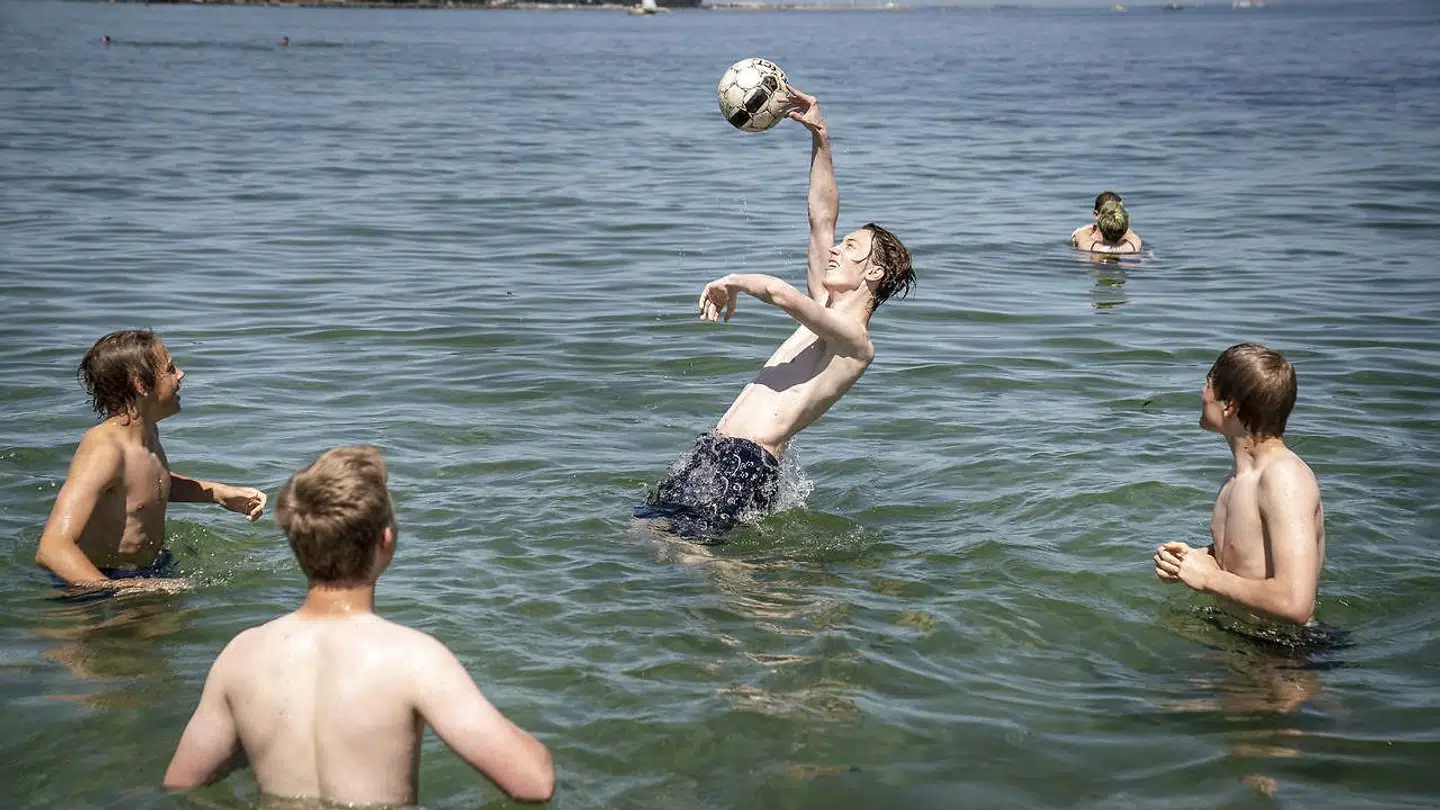 Et godt råd er at pudse svømmeteknikken af inden strandturen.