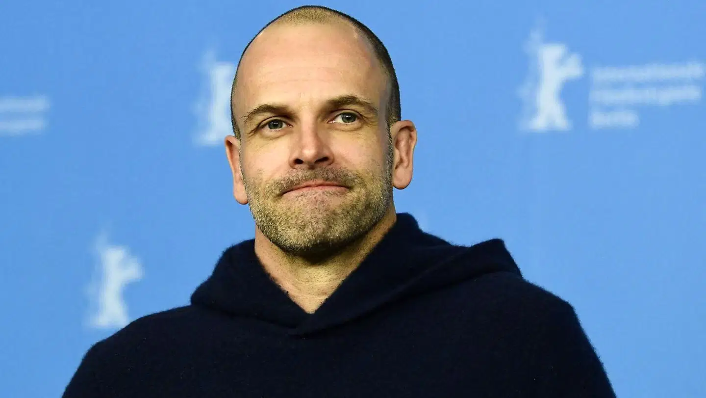 Den britiske skuespiller Jonny Lee Miller var gift med Angelina Jolie i tre år.