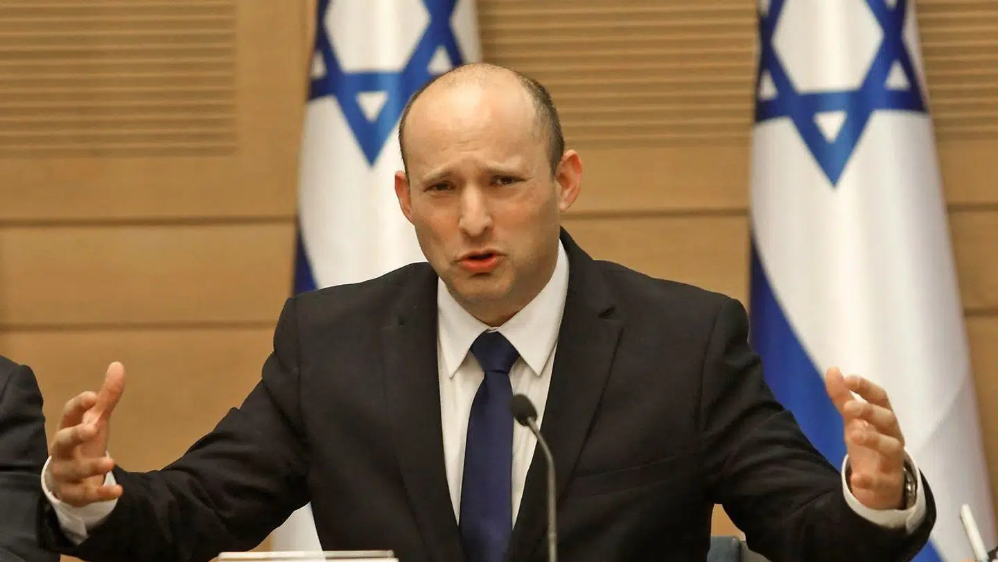 Her stå Israels kommende premierminister, Naftali Bennett. Han er 49 år gammel, har tjent millioner som iværksætter i it-branchen og har tidligere støttet Netanyahu.