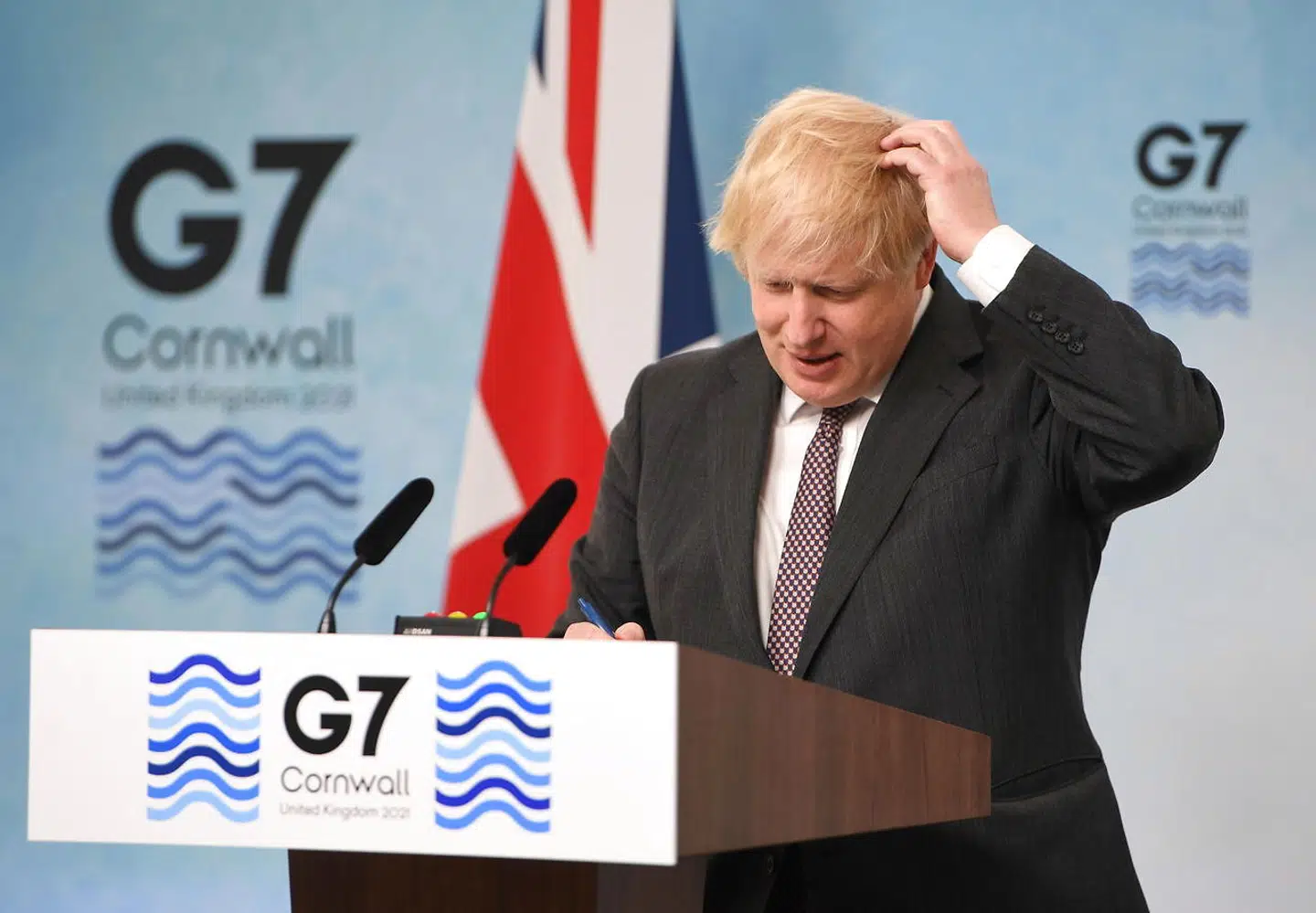 Boris Johnson og Manuel Macron røg i totterne på hinanden ved G7
