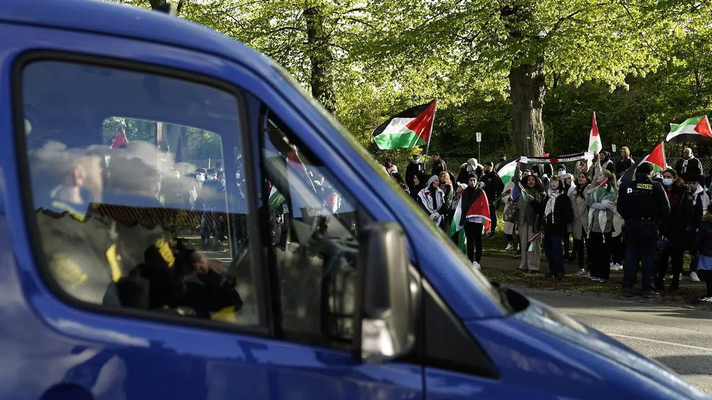 Sådan så det ud ved den israelske ambassade i Hellerup under krisen mellem Israel og Hamas.