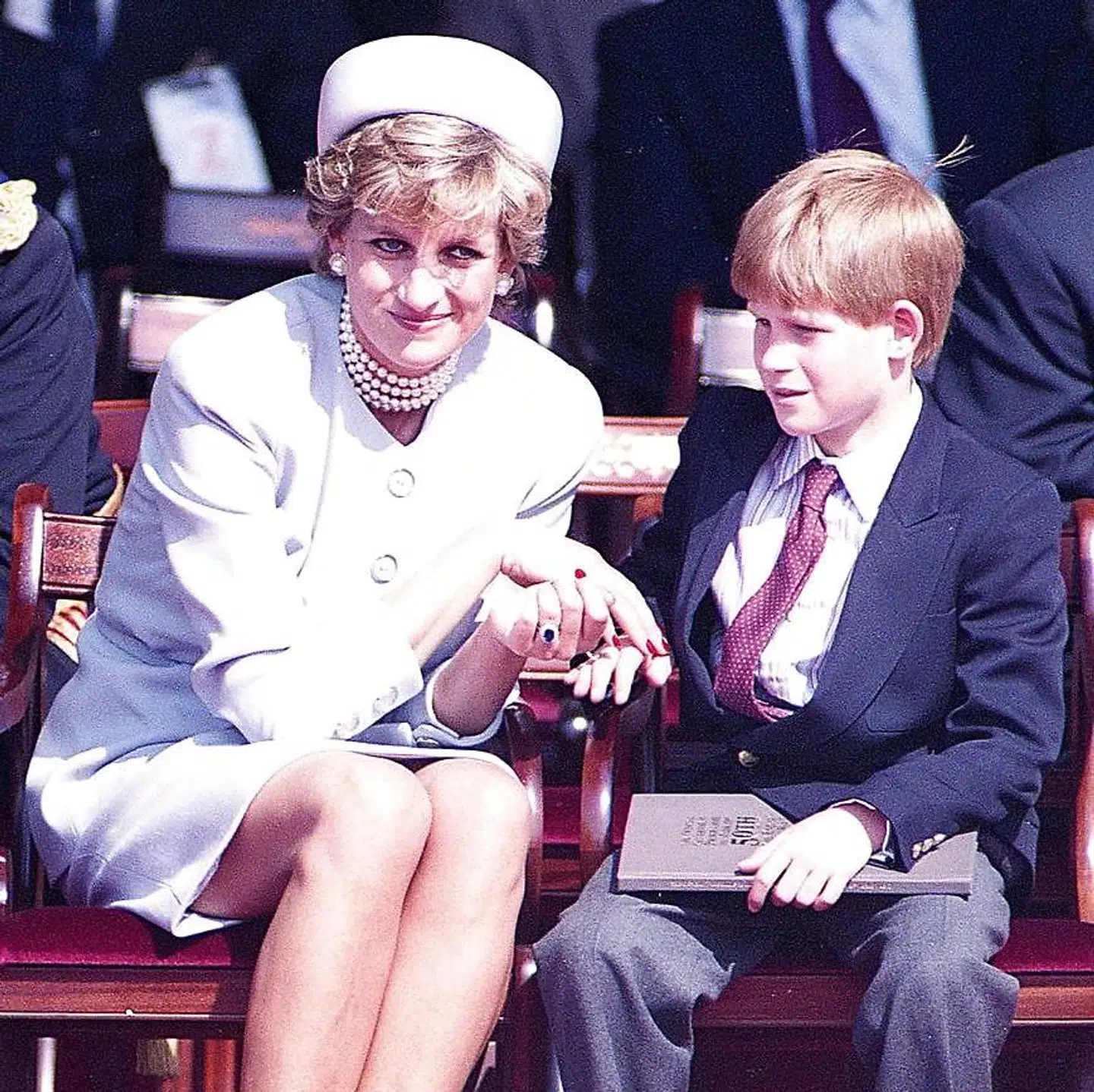 Prinsesse Diana med sønnen prins Harry til ceremoni i Hyde Park i London i 1995.