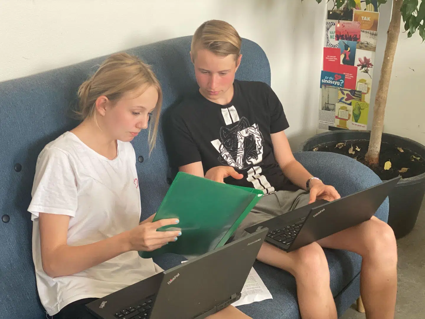 Eleverne hjalp hinaden med at forberede sig til eksamen i dansk.