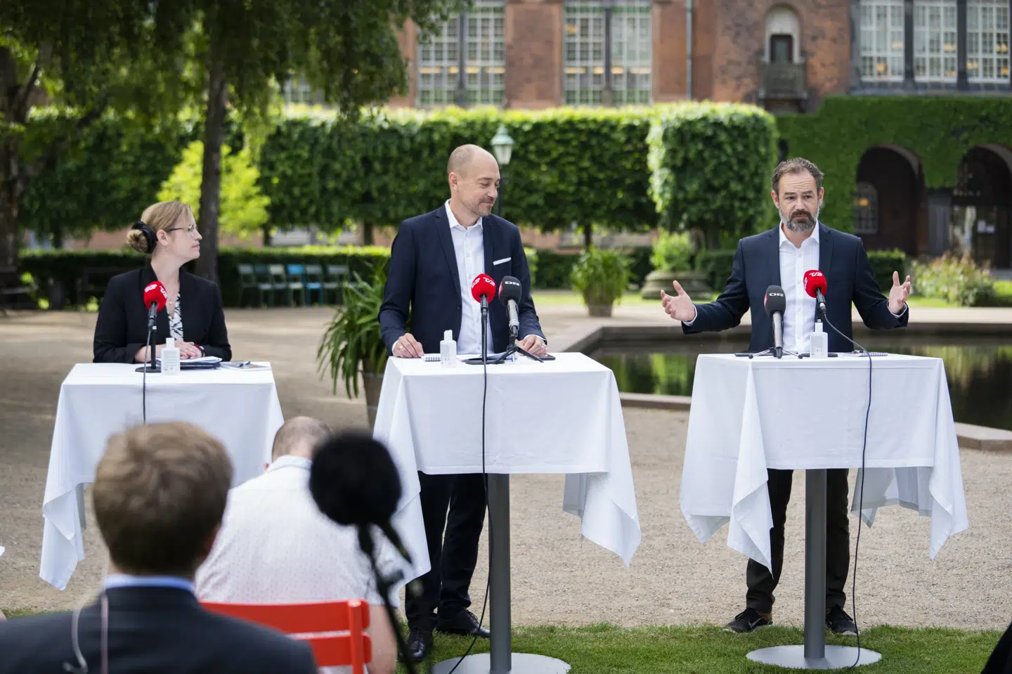 På fredagens pressemøde blev et nyt udspil om sundhedsklynger præsenteret. Professor Jes Søgaard er bekymret for økonomien bag udspillet.