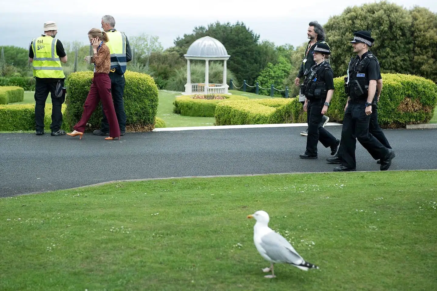 St Ives i Cornwall er stuvende fuldt af sikkerhedsfolk. Der tages ingen chancer, når lederne fra Vestens 7 største økonomier mødes