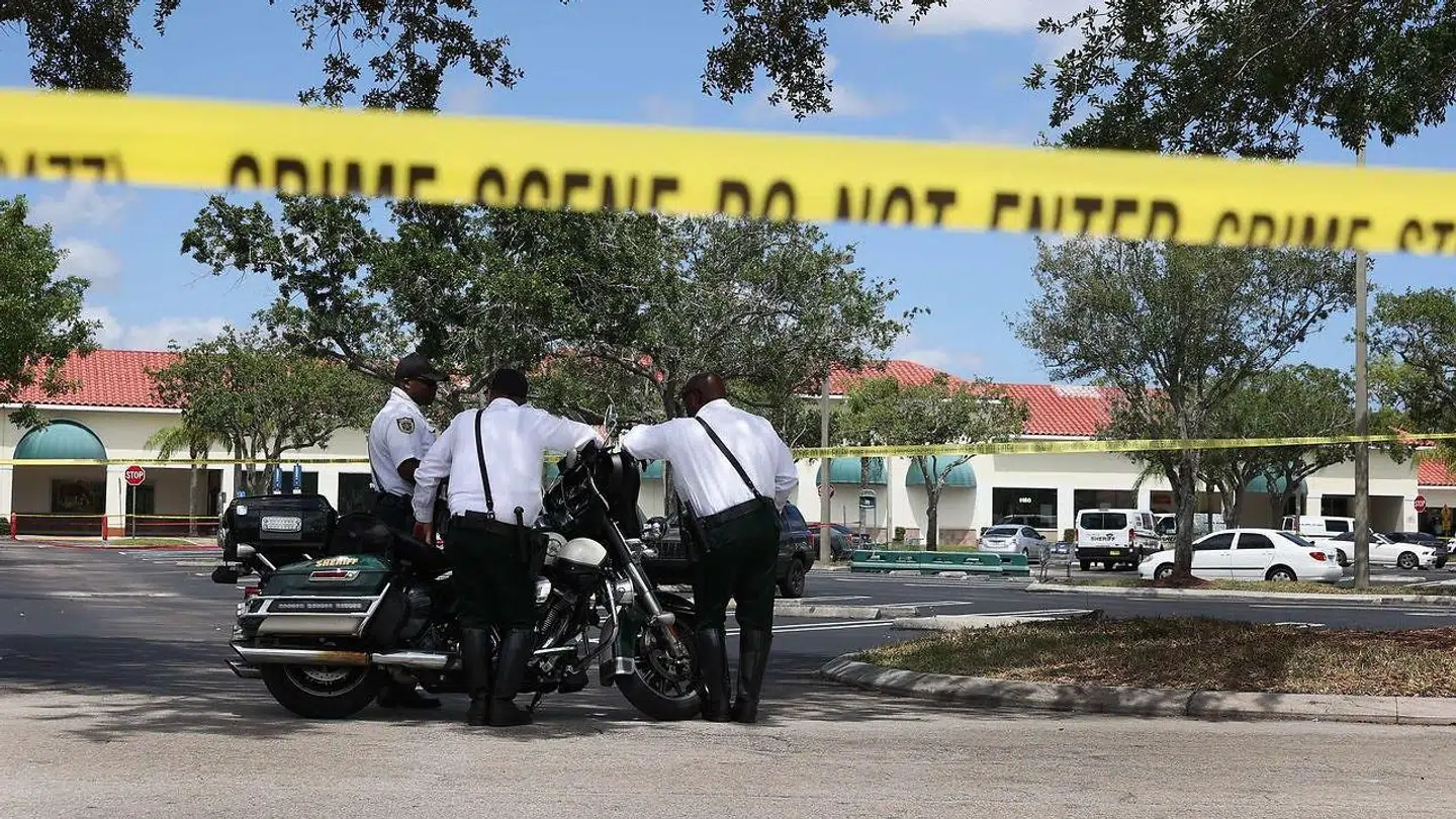 Torsdag har politiet været massivt til stede ved et supermarked i Florida, fordi et skyderi har fundet sted.
