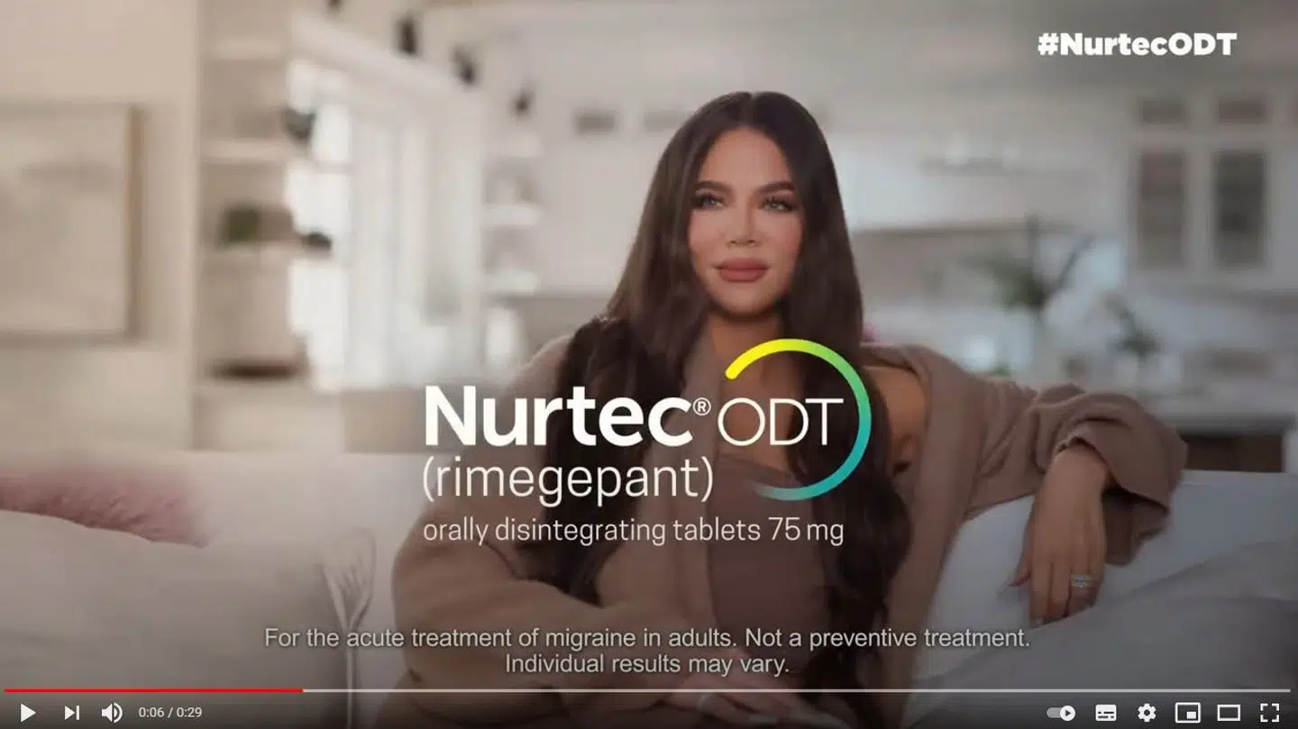 Det er denne reklame, der har forårsaget mundhuggeriet mellem Khloe Kardashian og flere Twitter-brugere. Foto: YouTube.