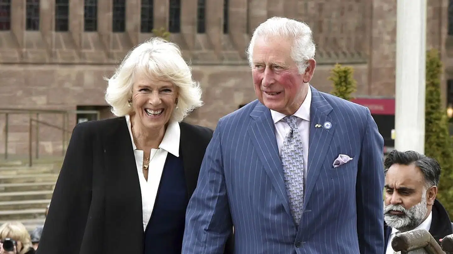 Prins Charles har sidenhen giftet sig med Camilla Parker-Bowles, som har fået titlen 'hertuginde'.
