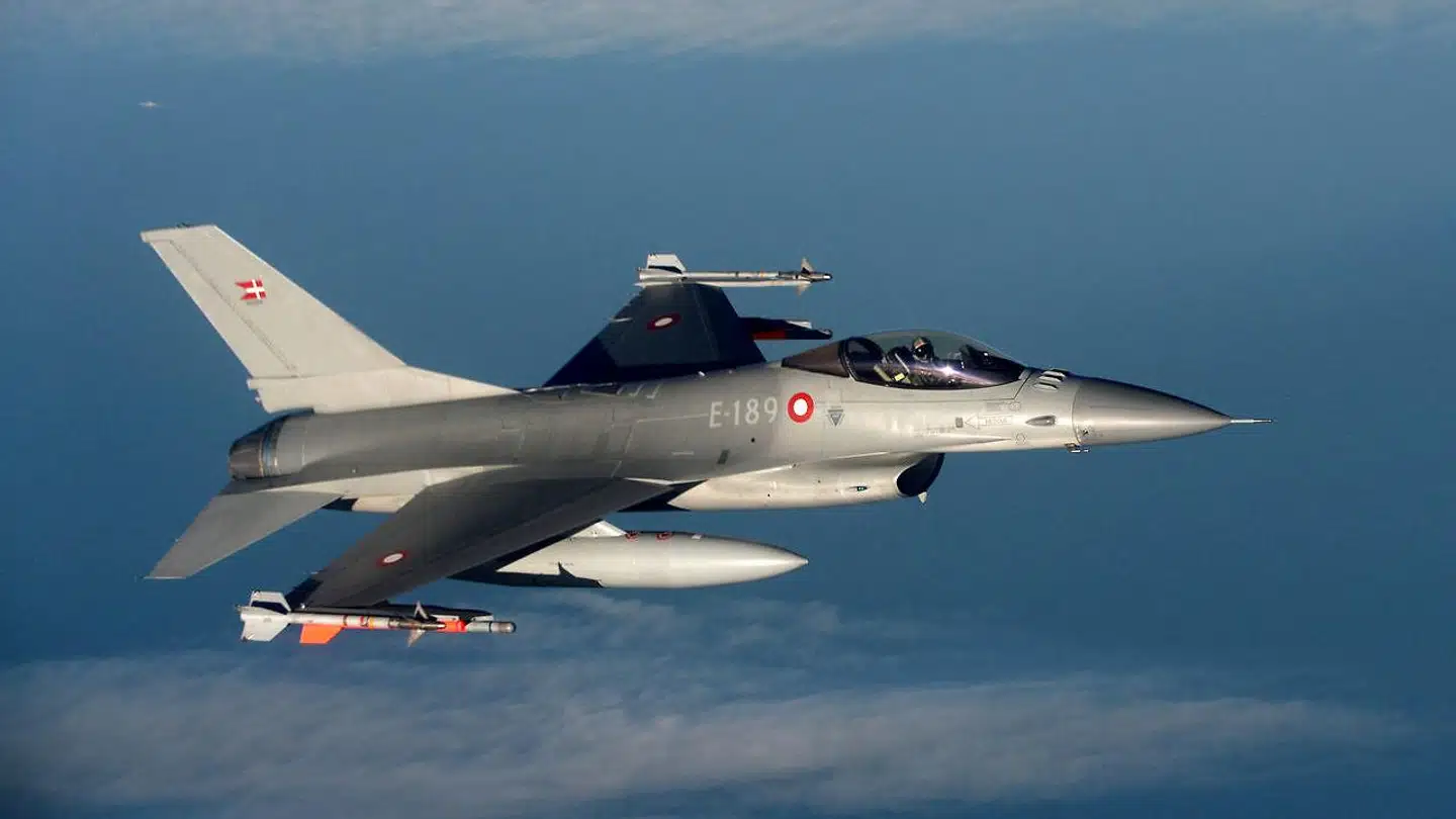 F-16-kampfly har i dag sendt overlydsbrag ned over store dele af Danmark.