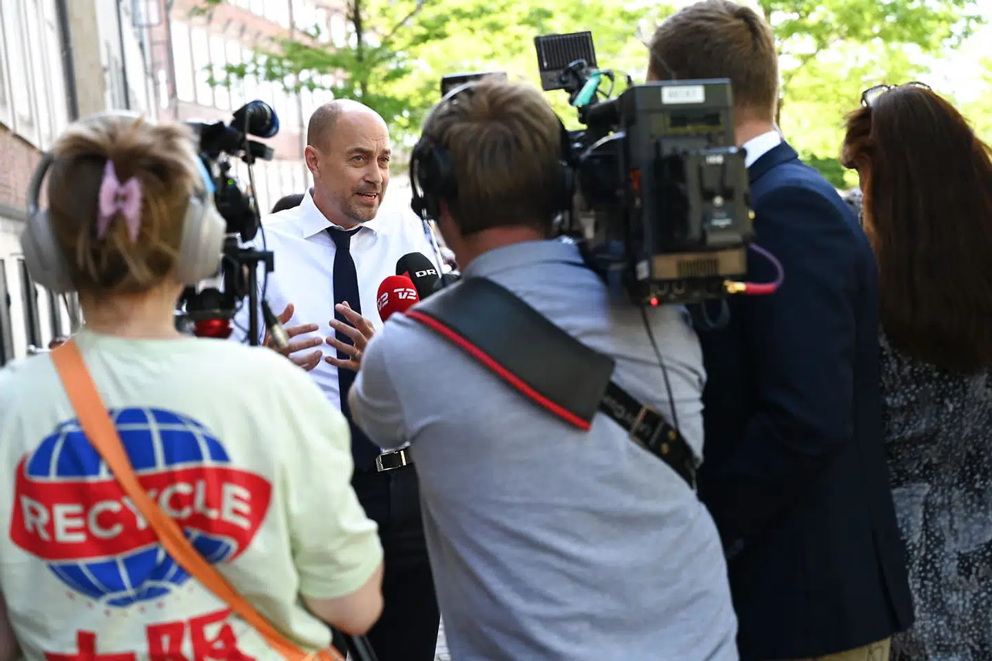 Partiledere ankommer til genåbningsforhandlinger i Justitsministeriet i København, onsdag den 9. juni 2021. Genåbningen af det danske samfund diskuteres, efter covid-19 nedlukningen. Der skal blandt andet diskuteres udfasning af coronapas og mundbind.