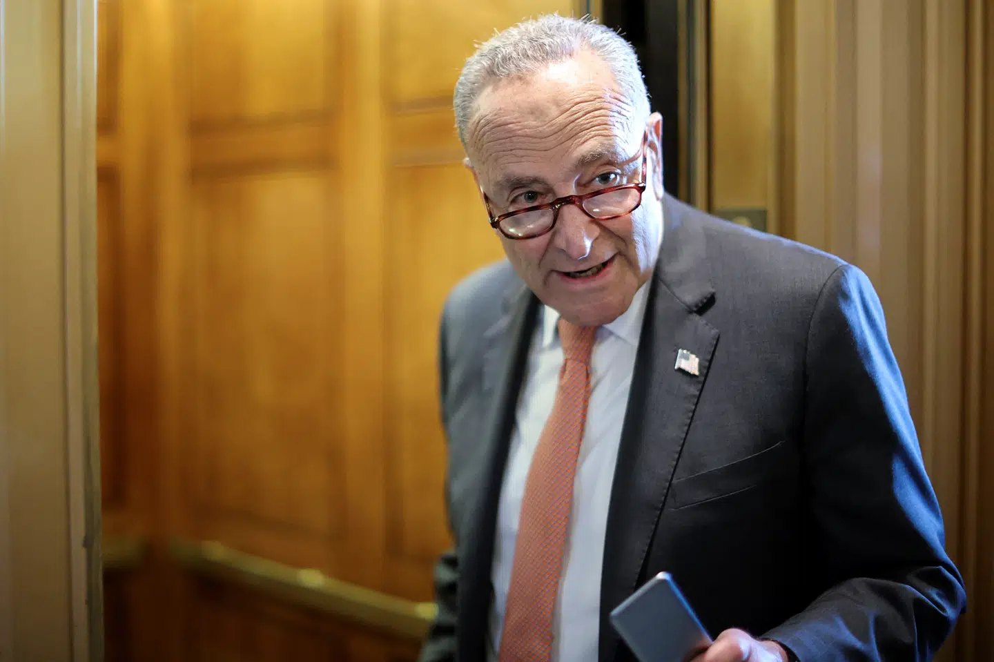 Hvis USA ikke reagerer proaktivt på den teknologiske trussel fra Kina, kan landets dage som den dominerende supermagt være talte, mener den demokratiske flertalsleder i Senatet, Chuck Schumer. Jonathan Ernst/Reuters