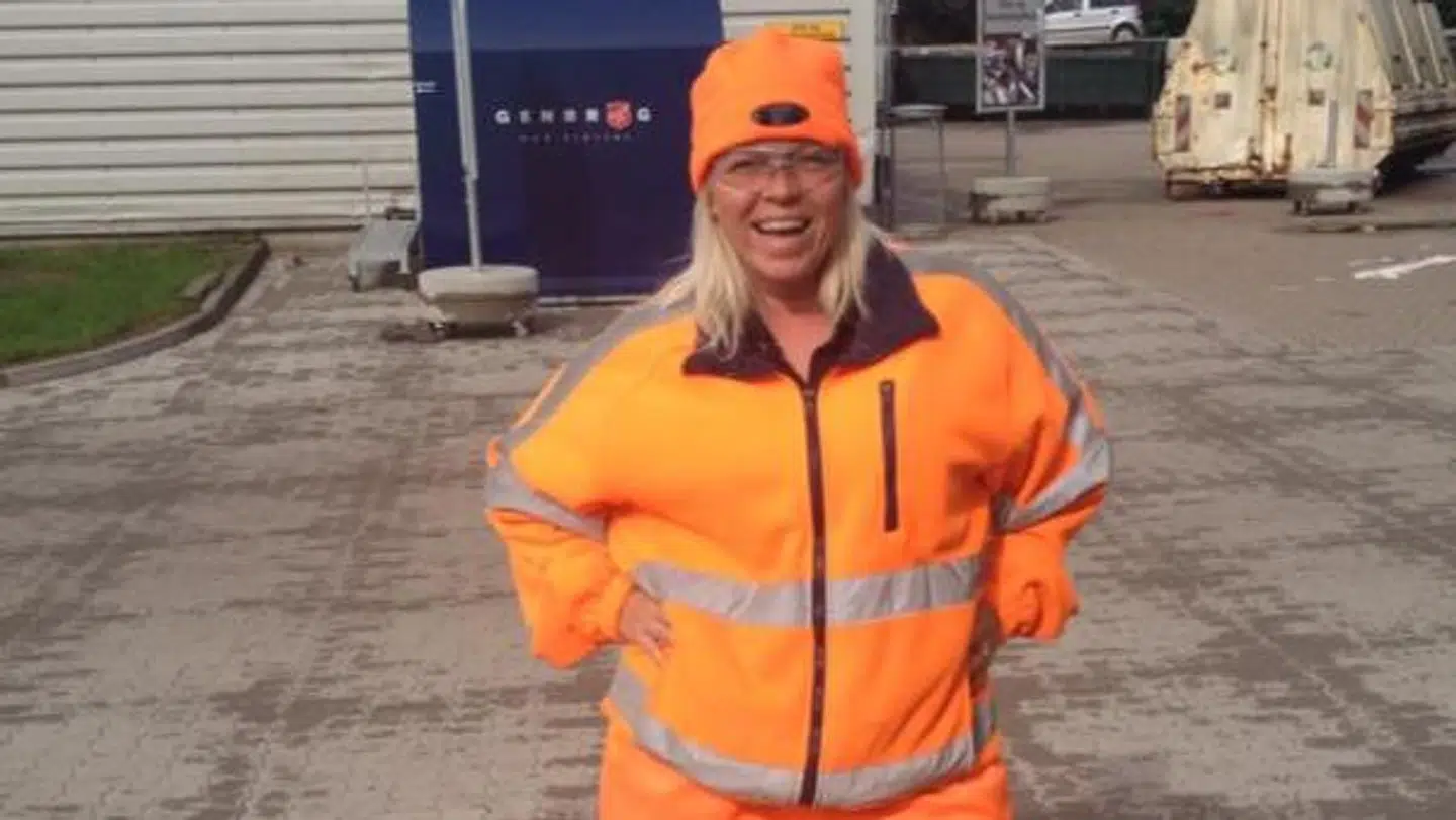 Didde Skjelmose elsker sit arbejde på genbrugsstationen i Kolding. Men for tiden er hun sygemeldt, efter hun blev ramt af en depression tidligere på året.'Jeg har haft stress i lang tid, som mange af os er blevet ramt af. Og da jeg ikke reagerede på det, før det var for sent, har jeg også fået en depression,' fortalte Didde ærligt i et opslag på Instagram.Af samme grunde har hun besluttet sig for at få noget ro ind i sit liv, og det har altså betydet et farvel til 'Familien fra Bryggen'.