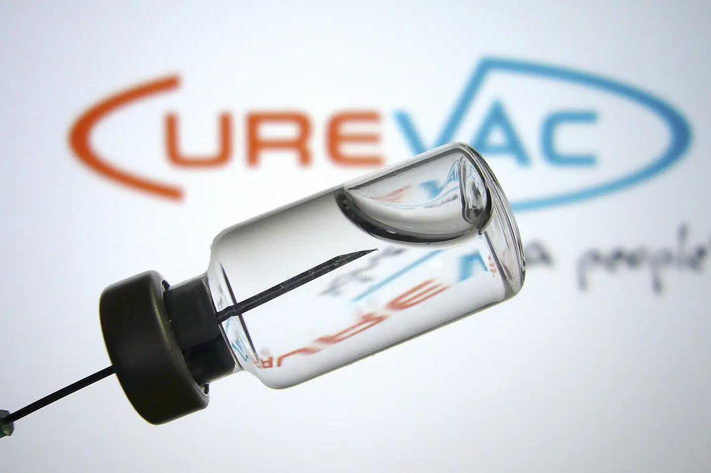 Hverken Det Europæiske Lægemiddelagentur, den tyske regering eller biotek-selskabet CureVac vil be- eller afkræfte en historie fra nyhedsbureauet Reuters, hvori det fremgår, at selskabets vaccine tidligst får en godkendelse i august.