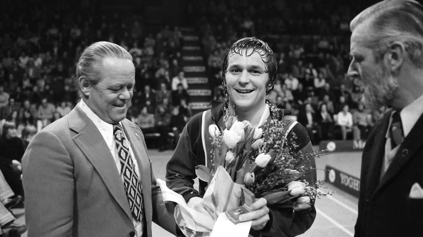 B.T.'s sportsredaktør Børge Munk Jensen ses her selskab med badmintonspilleren Svend Pri.