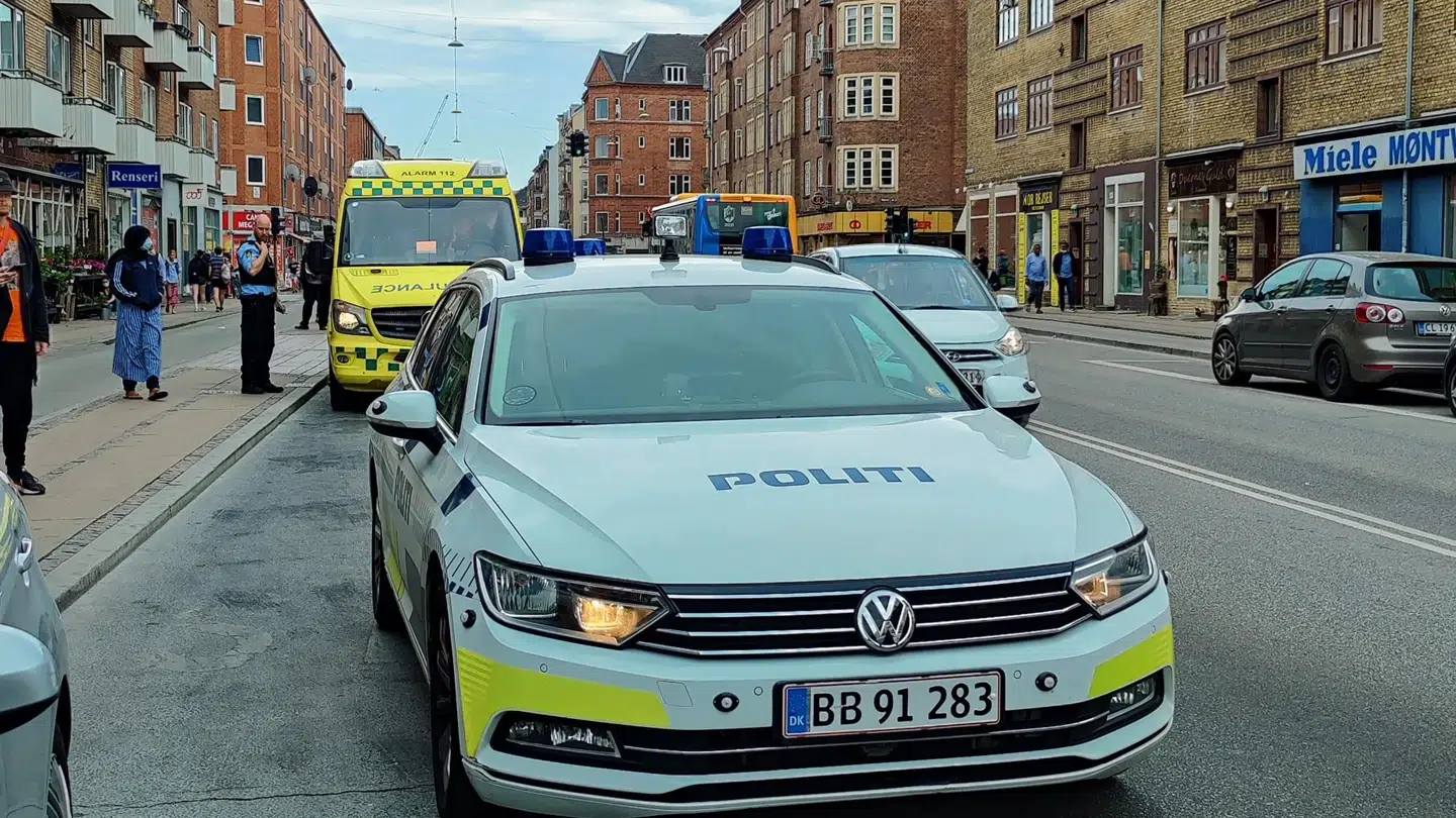 Politiet er til stede ved Frederiksundsvej i København.