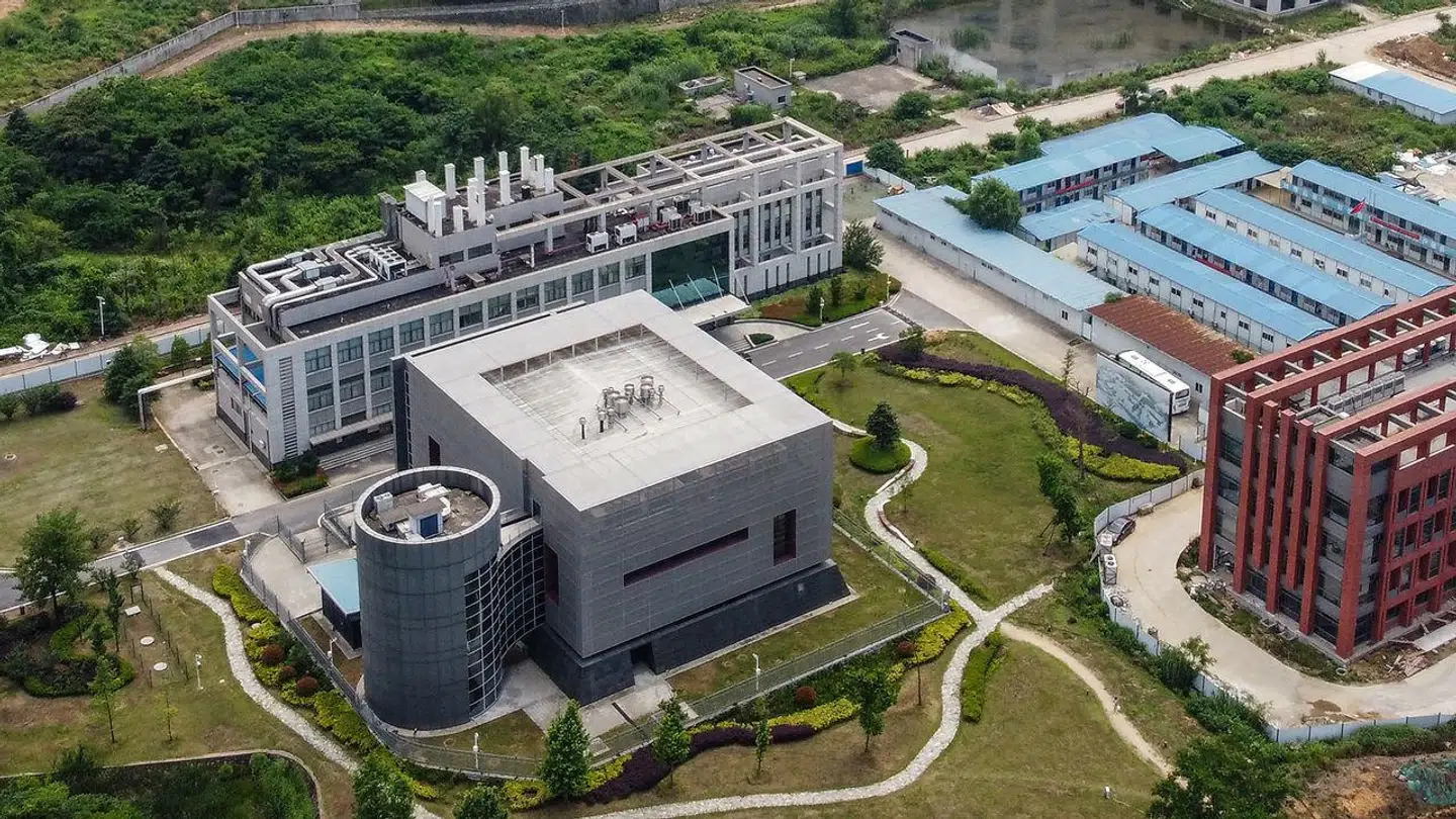 Gisningerne om, at coronavirussen udspringer fra et laboratorium i Wuhan, har fået ny næring. Her et luftfoto fra The Wuhan Institute of Virology.