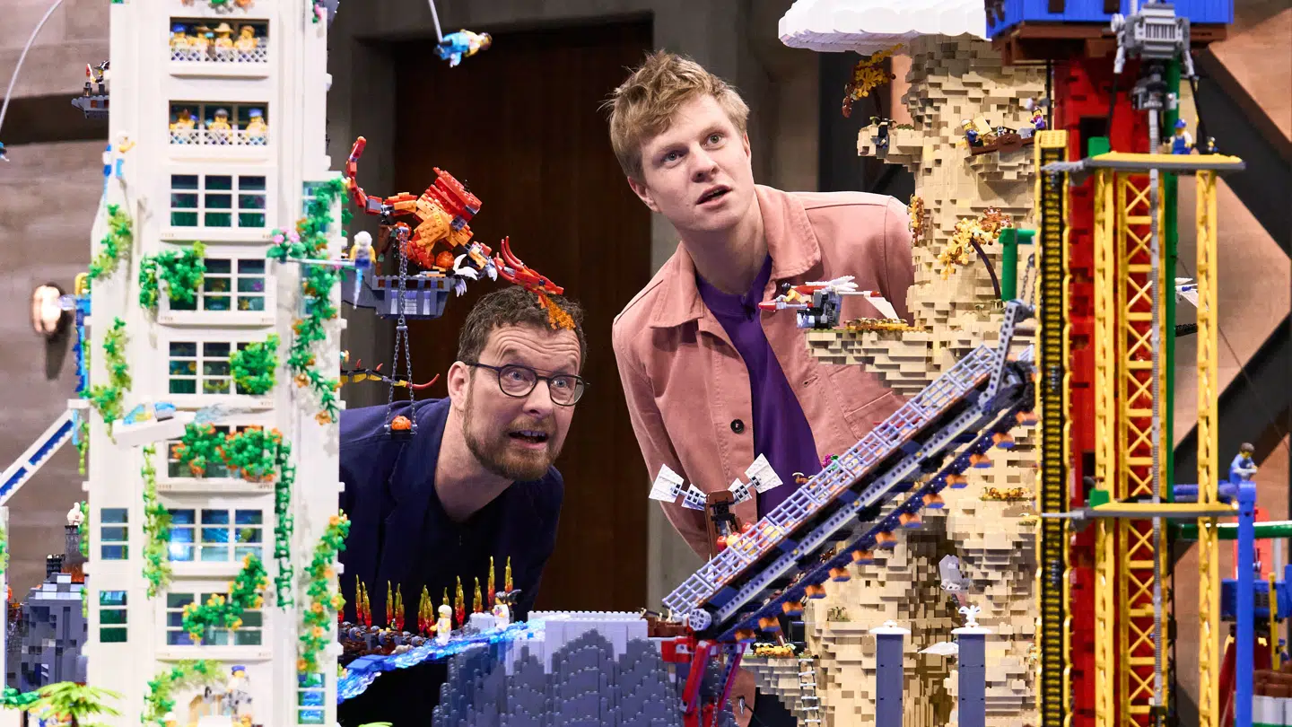 Dommeren i det danske 'Lego Masters' er Søren Dyrhøj, der er senior designer i LEGO. Han har siden 1997 stået bag nogle af de mest ikoniske modeller indenfor Star Wars, Harry Potter og Ninjago-sættene.Værten er komiker Victor Lander. Han lavede sjov i tv-programmet ved blandt andet at fortælle seerne, at det var hans »første walk and talk«, da han gav en stemningsberetning fra byggerierne. Eksempelvis har også værten Will Arnett i den amerikanske udgave joket med, at »det er her, de burde sætte reklamer ind« under sin snak med deltagerne.