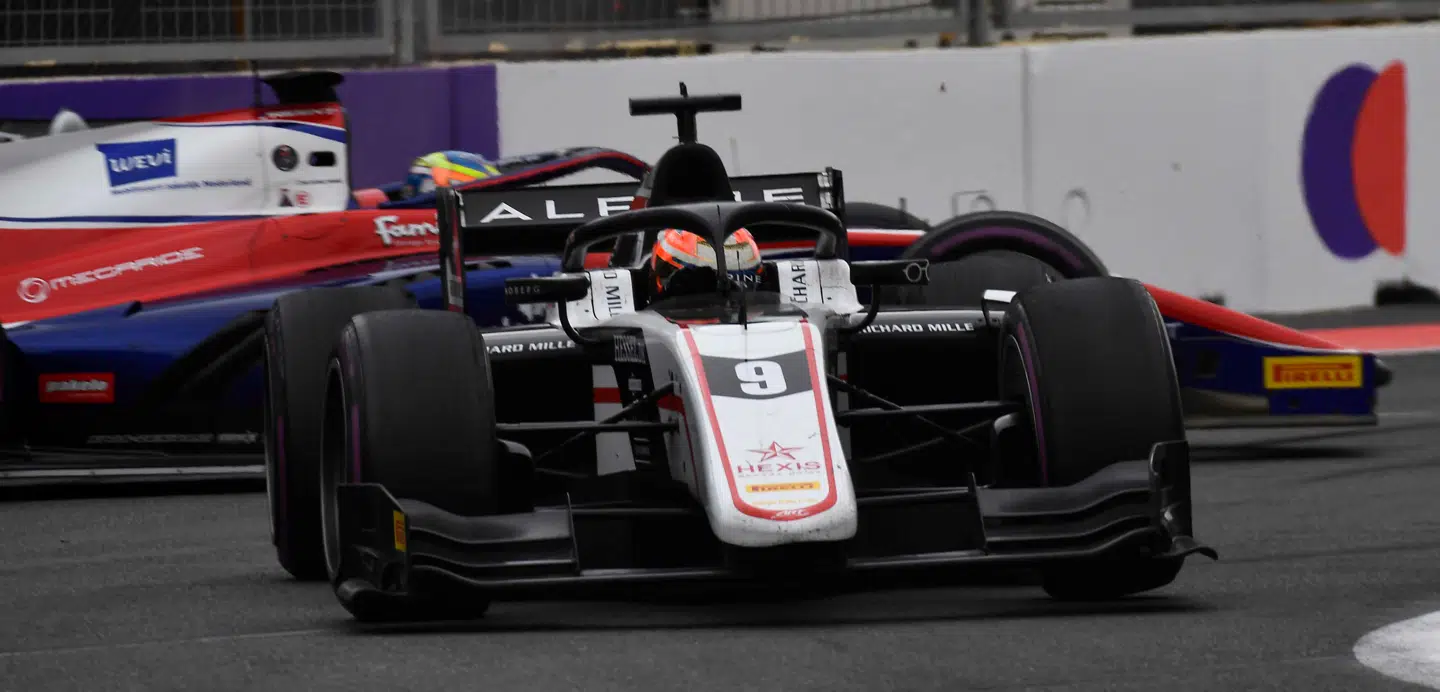 Christian Lundgaard var heldig ikke at blive påkørt, da en konkurrent mistede herredømmet under Formel 2-løbet i Baku.
